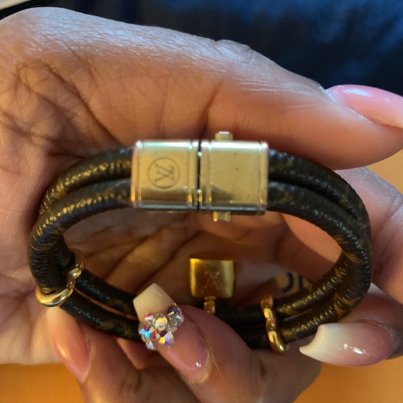 Louis Vuitton Lock it Twice Bracelet 17 - Picture 2 of 8